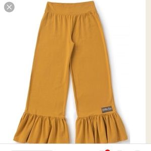 ISO these mustard ruffles. Size medium!